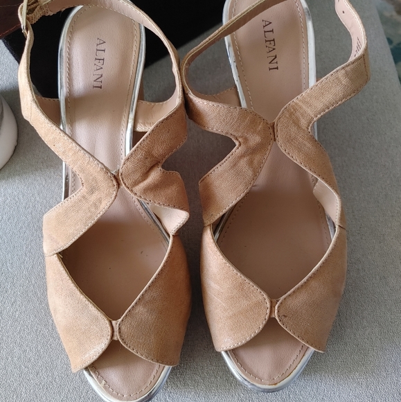 3 For $30/ALFANI Summer Platforms - Picture 3 of 5